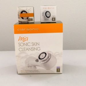 Sonic skin cleansing . Clarisonic brand Mia